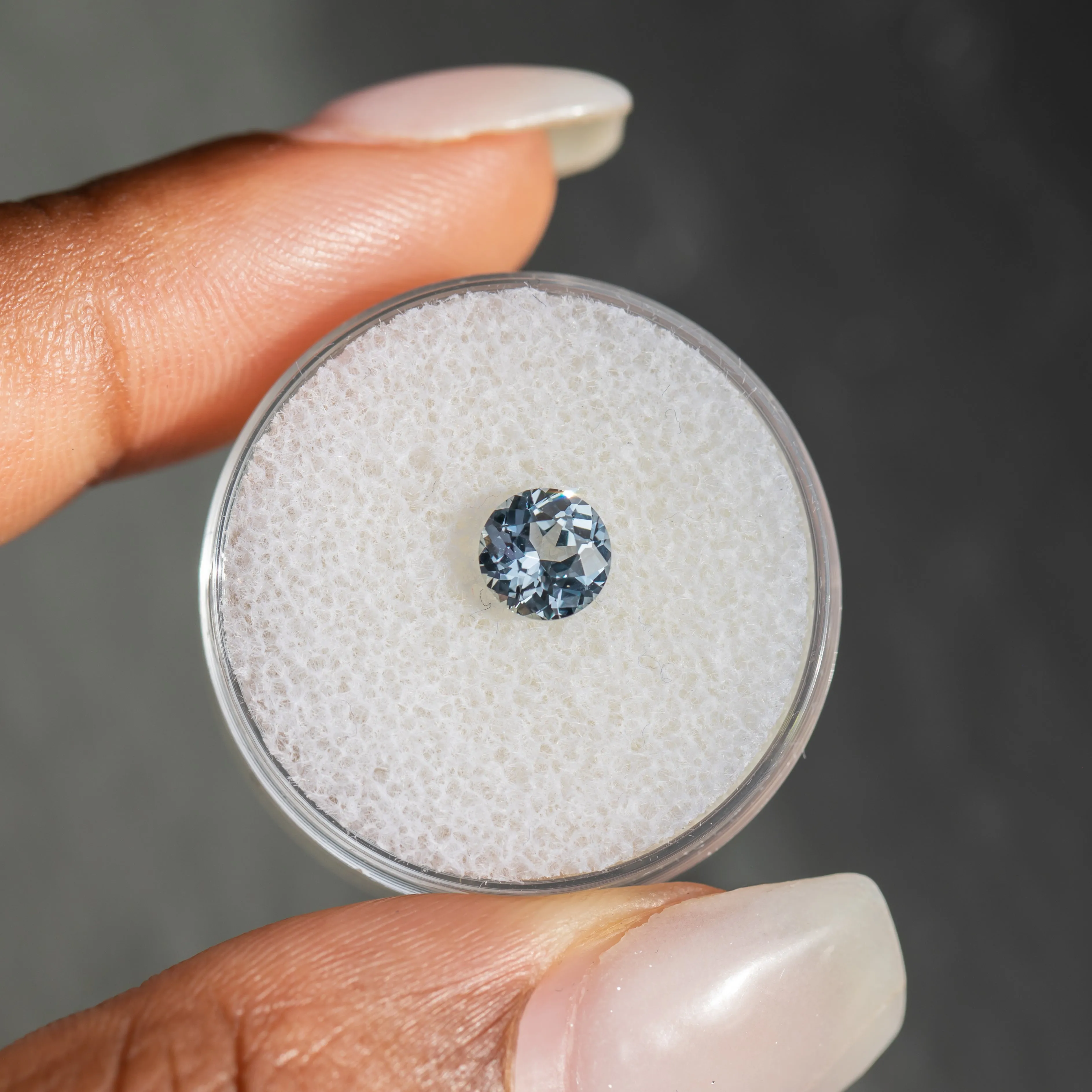 1.03CT ROUND MADAGASCAR SAPPHIRE, LIGHT GREY AND LAVENDER, 6.00x6.00x3.67MM, UNHEATED