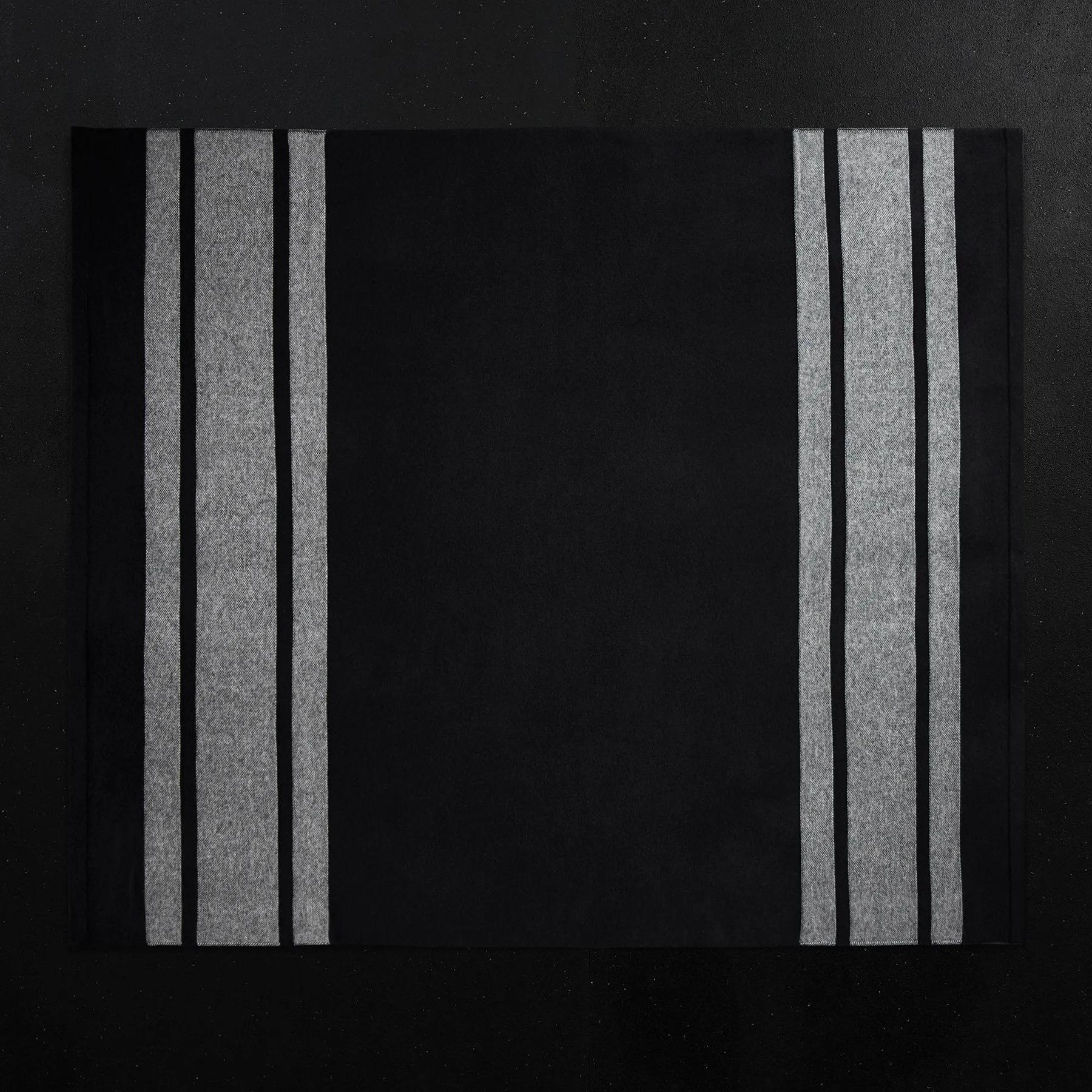 Baja Stripe Knit Blanket - Black/Heather Grey