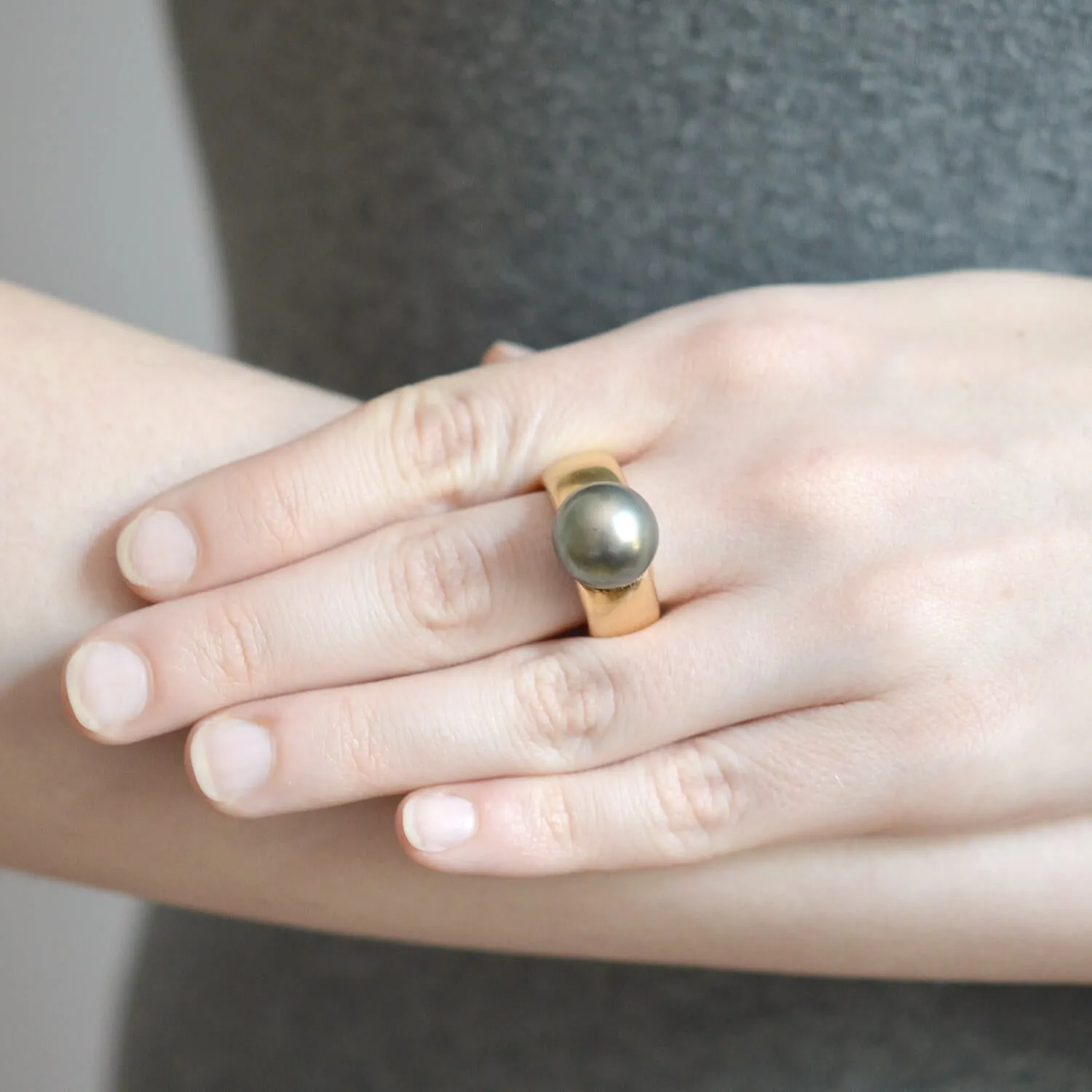 Estate 18kt Gold Wide Band Ring with 12mm Tahitian Pearl