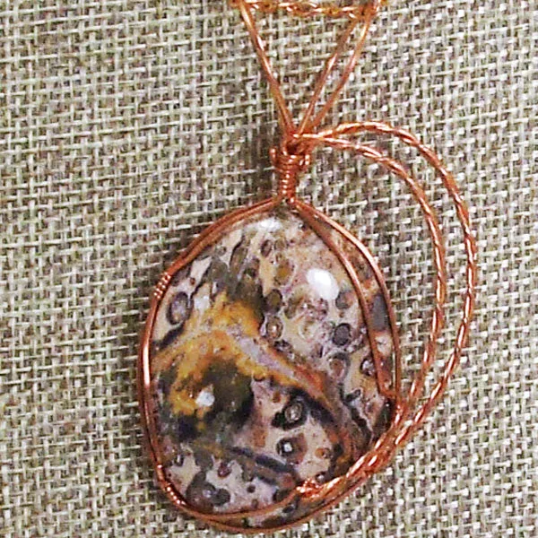 Macronia Wire Wrap Cabochon Pendant Necklace