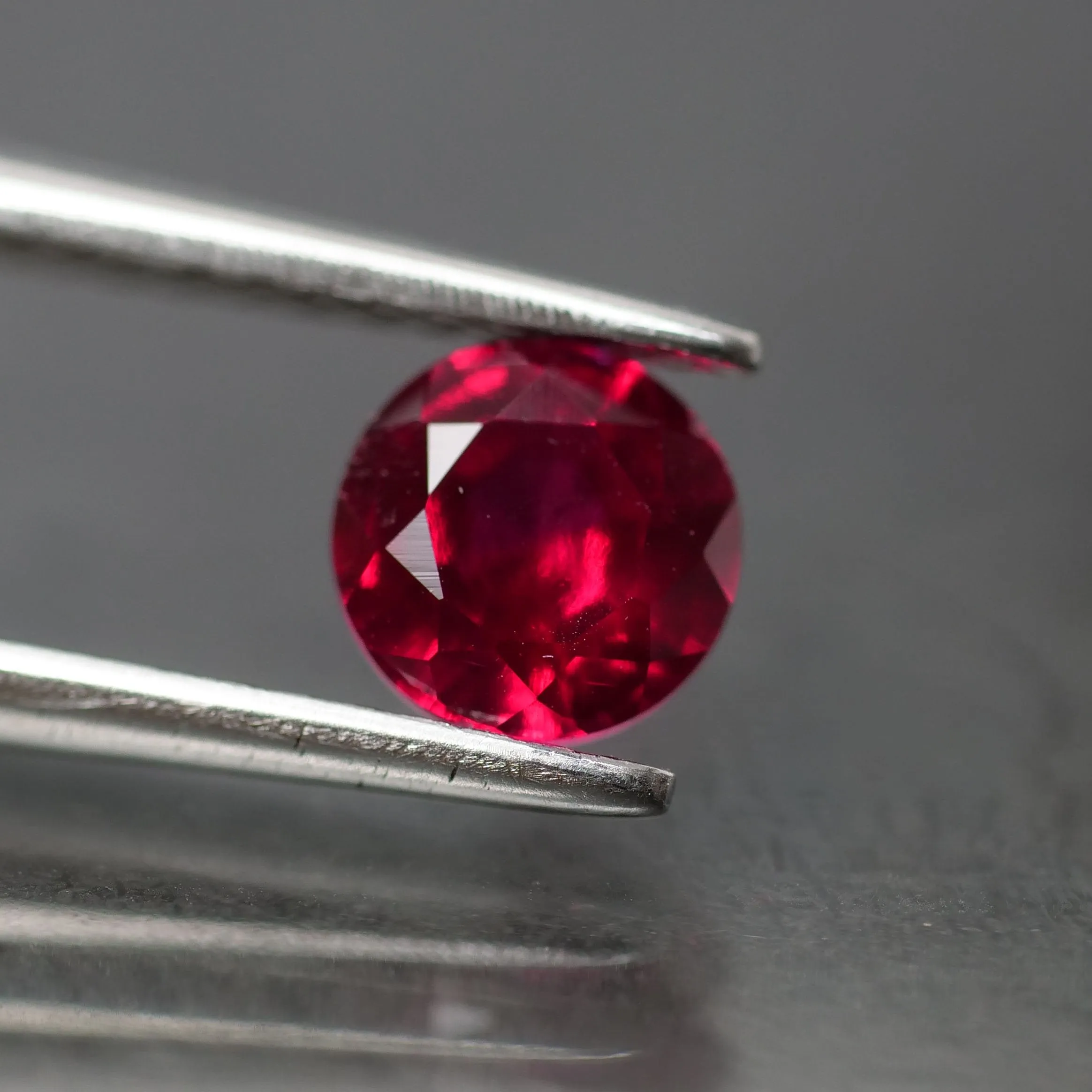 Ruby | Lab created Hydrothermal , round cut 5 mm, 0.8 ct