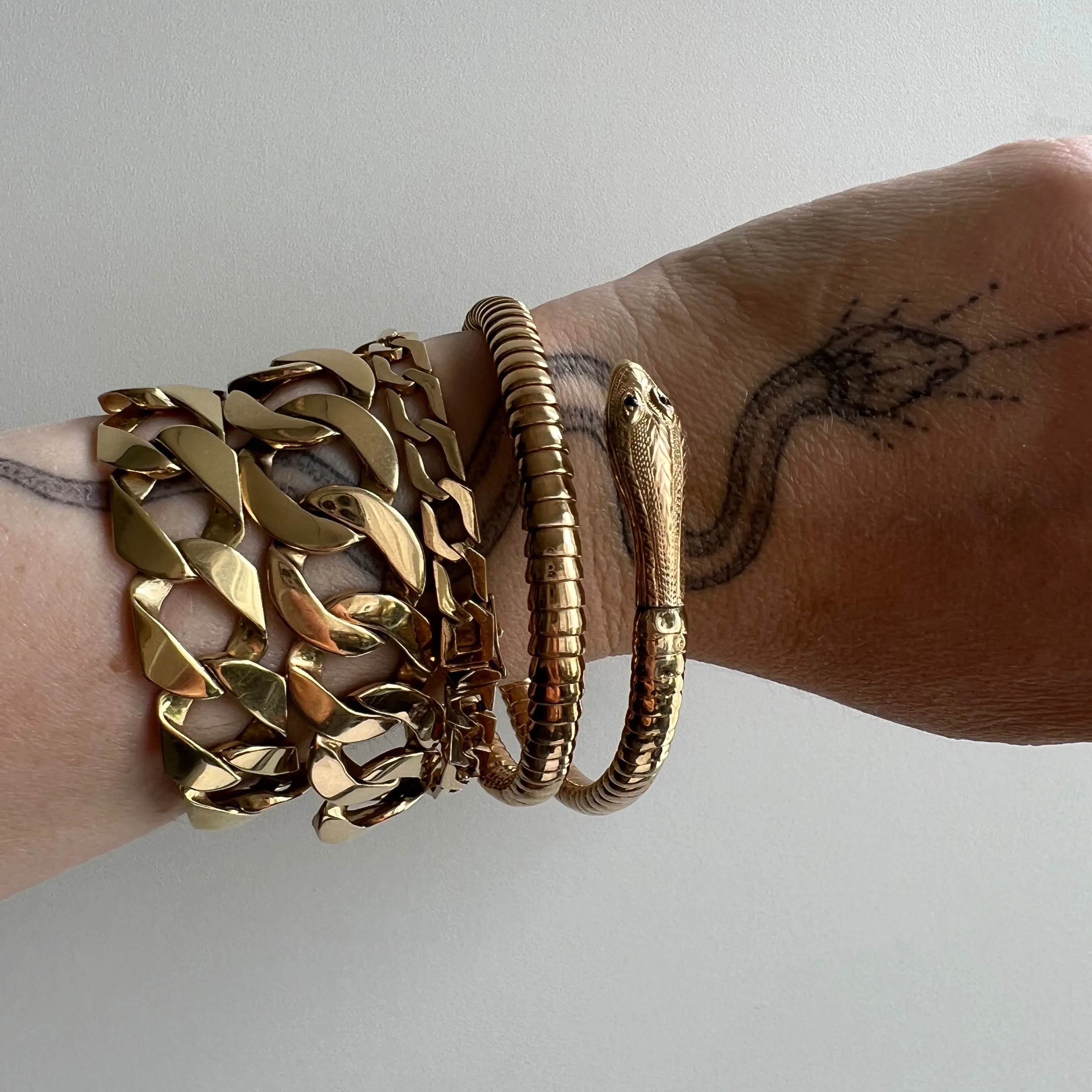 V I N T A G E // wrist protector / 9k yellow gold and emerald wrap around snake bangle / a bracelet