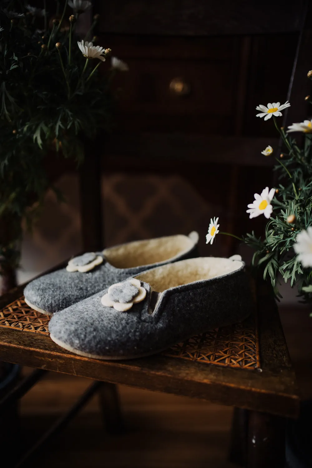 White Flower Felt Slippers with Wool